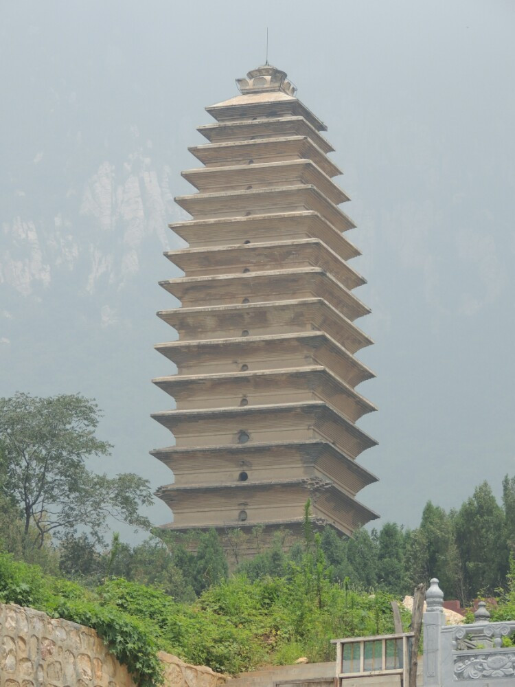 嵩山大法王寺唐塔