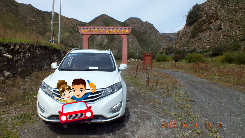 走过桥的岔路口 看见岗岔路标,左转 到达岗岔村,还是不见岗岔溶洞,再