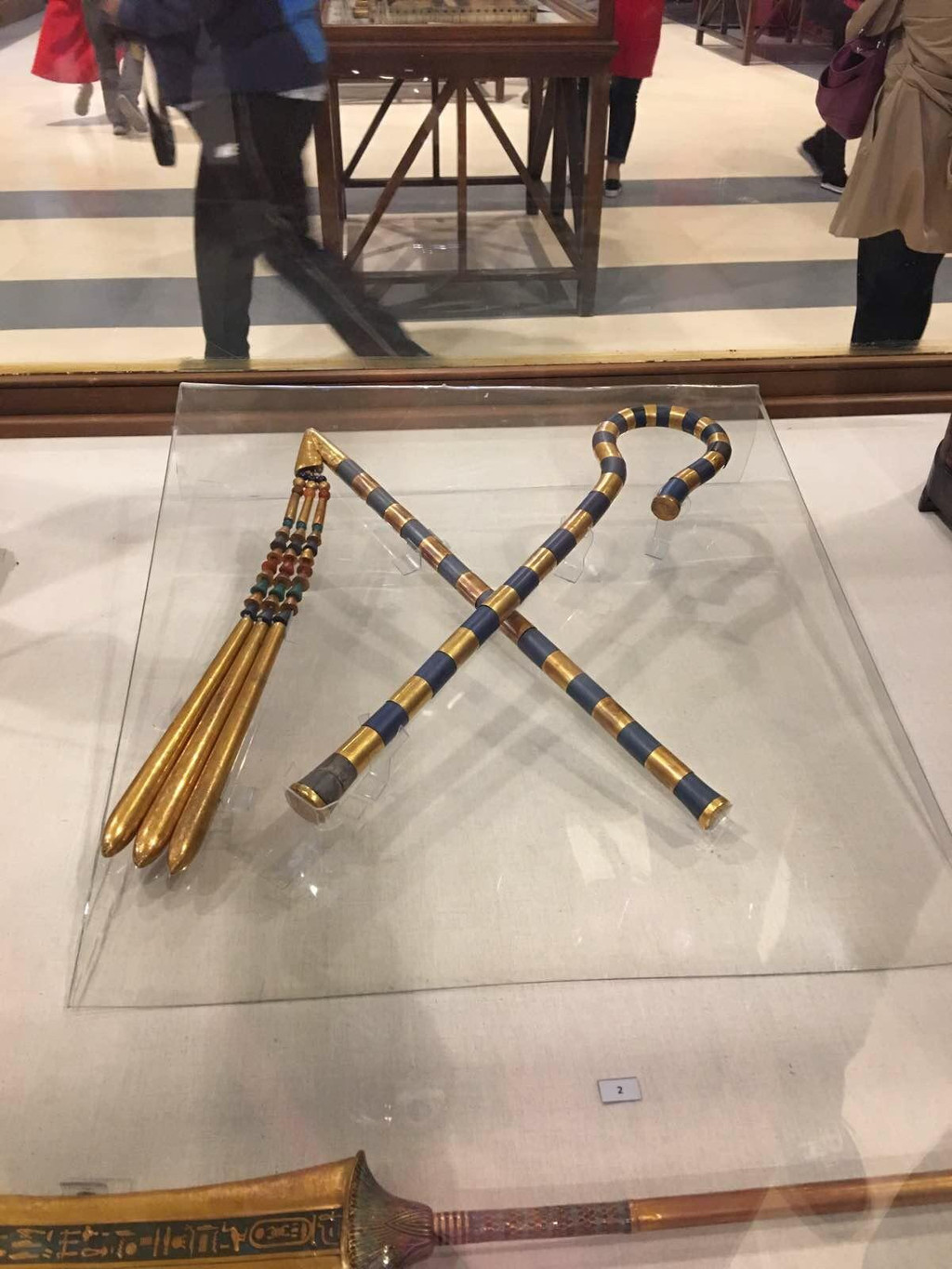 古埃及法老的神鞭和权杖