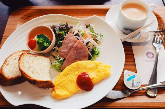 西式和和式的早餐风格不同,却同样透出淡淡