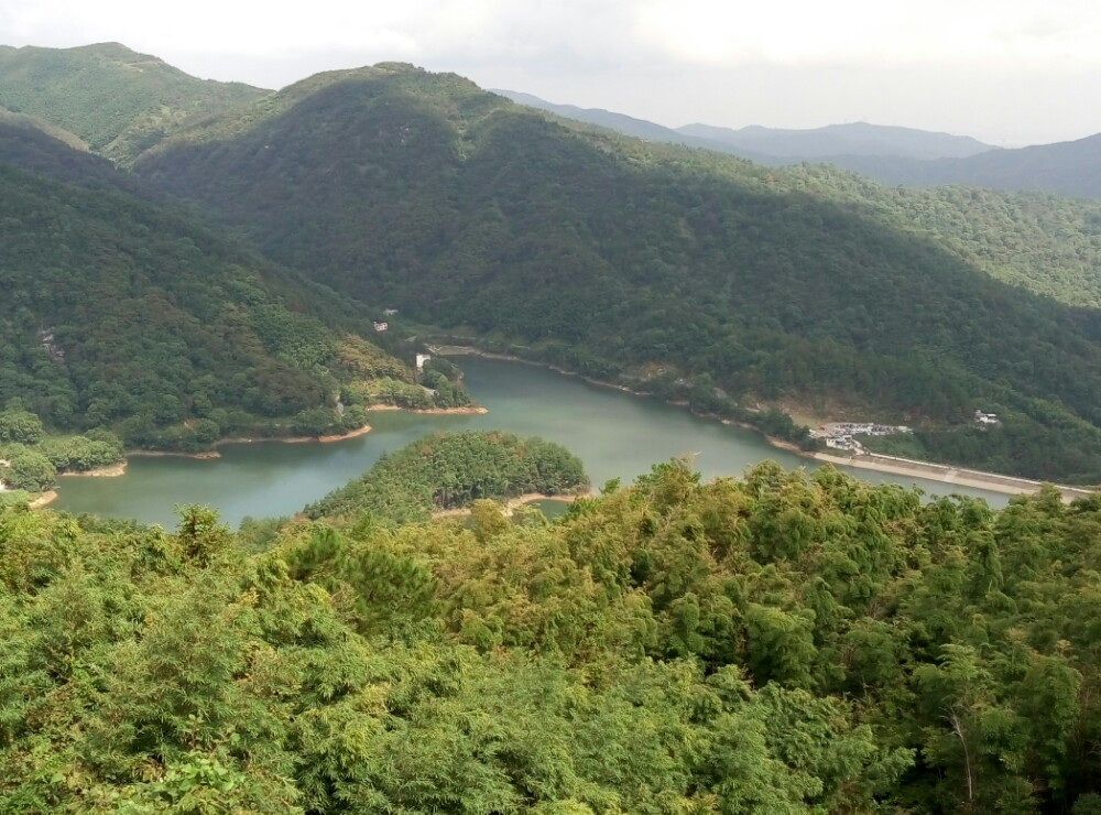            从山上往下看乌井水库