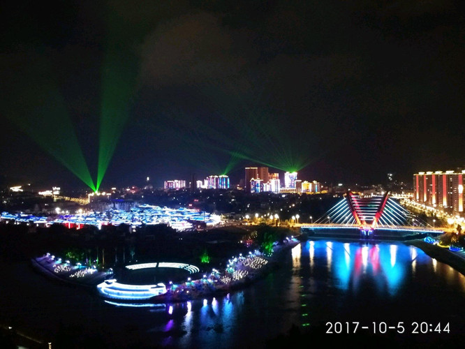 荔波城区人口_荔波小七孔