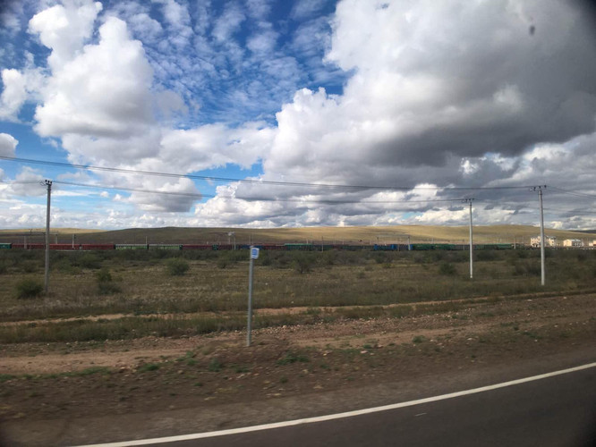 我们去大草原的湖边 等候鸟飞回来