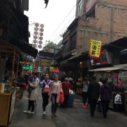 请问六月中旬去西安旅游天气热不热,谢谢