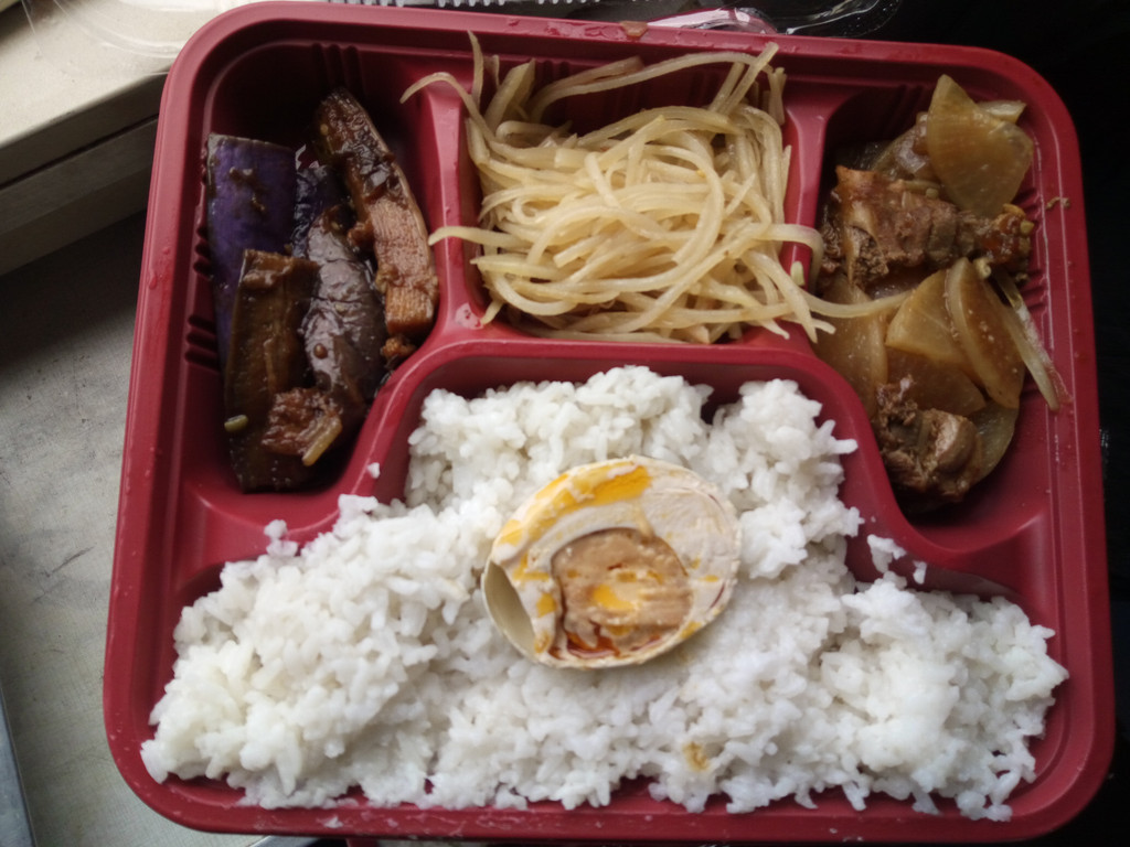  火車盒飯