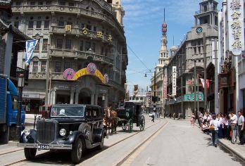 上海影视乐园+朱家角古镇一日游【纯玩体验民国风情&明清古镇】【穿越之旅：民国风情影视乐园+明清千年水乡古镇朱家角+近代外滩，全程专车接送】